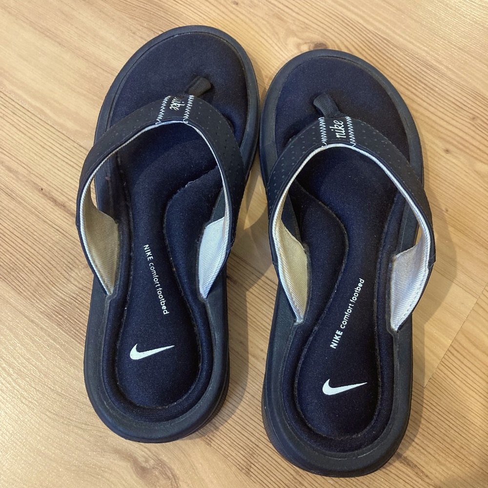 Nike flip flops comfort footbed size 7